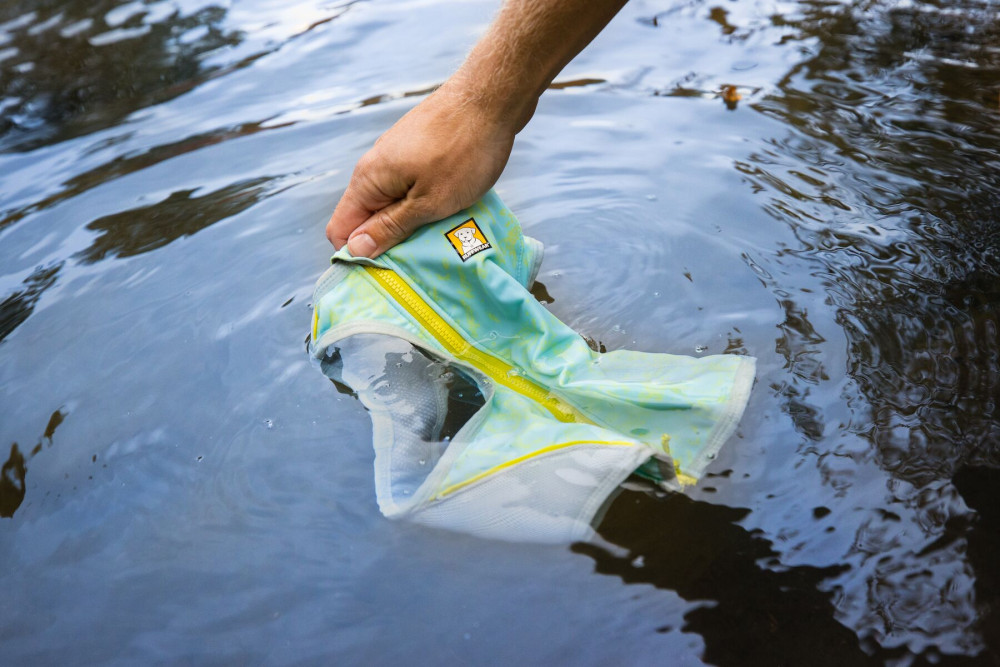 chaleco capa enfriamiento para perros Ruffwear Swamp Cooler Zip Turquesa refleja rdiación sol con alta cubrición toma 10