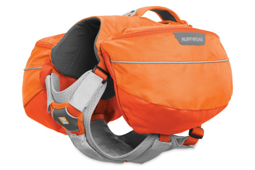 El panel Ruffwear Core Cooler™ aporta al perro un enfriamiento refrigeración por evaporación del agua. toma 4