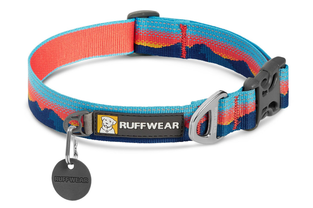 collar reflectante para perros Crag™ Ruffwear indicado para uso a diario. diseños de paisajes. toma 1