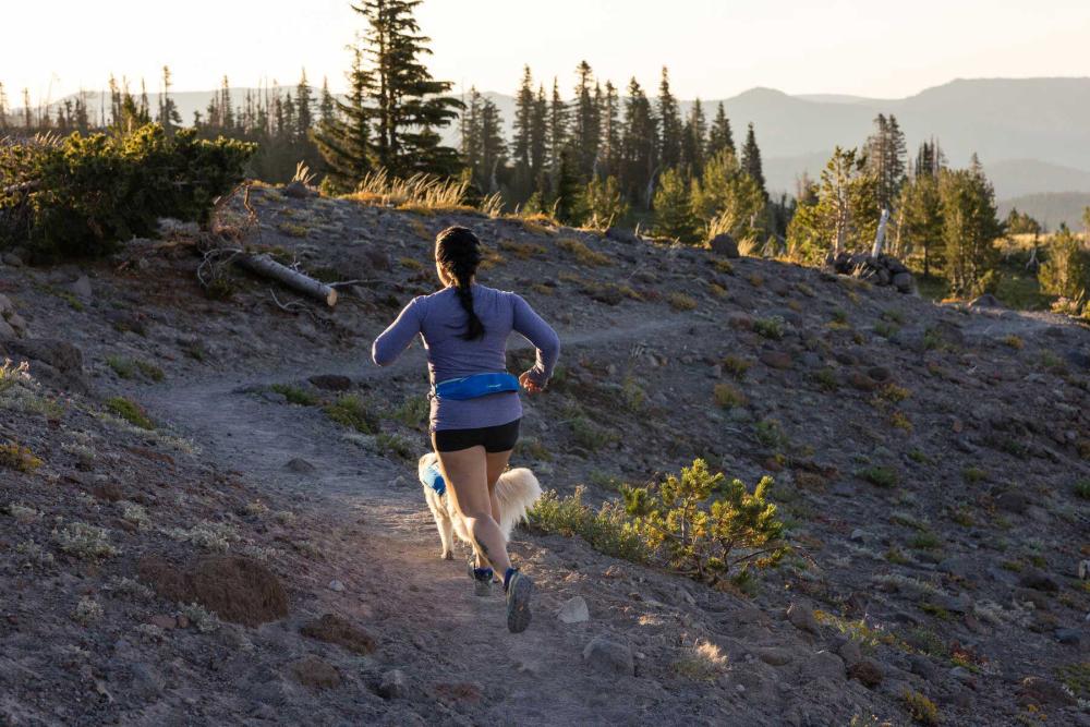 cinturón Ruffwear TRAIL RUNNER™ para llevar perro durante running, correr, senderismo, canicross, paseo toma 14