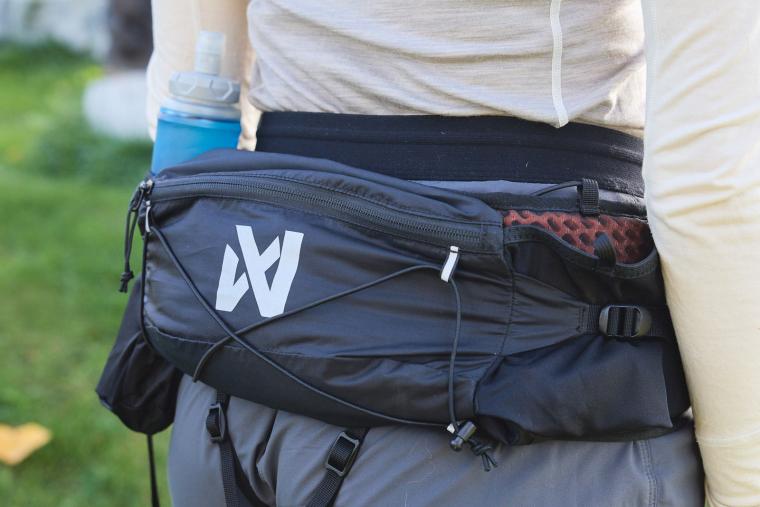 Cinturón riñonera trekking senderismo Trail Running Non-Stop. Ligero, duradero, cómodo y con bolsillos. 1 2