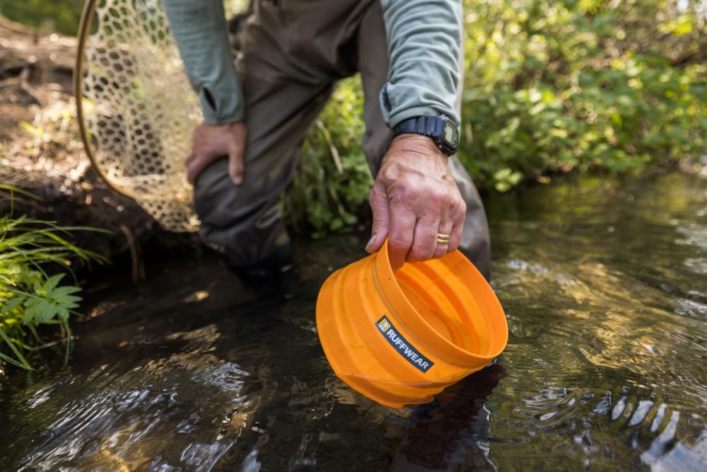 bol plegable para perros Bivy™ naranja de Ruffwear para mochila, senderismo, trekking, running, viajes,... toma 5