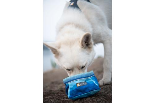 bol plegable para perros Quencher™ Mountains Ruffwear - Ejemplo uso 2