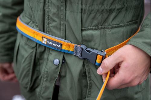 Correa con elástico para perros Roamer™ de Ruffwear. Ejemplo 2