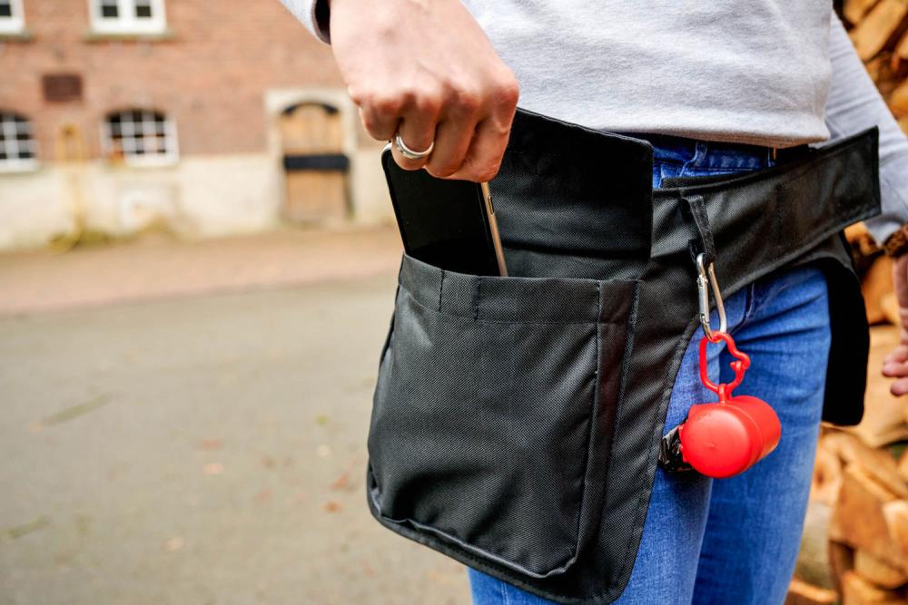 Owney Bendee Pouch+  práctica y funcional para llevar premios chuches en paseos o entrenos. ejemplo 3