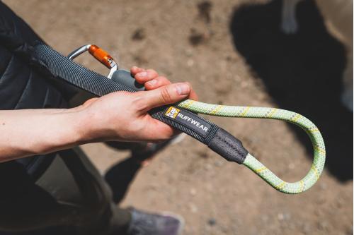 Ruffwear, resistente cuerda y mosquetón de duraluminio con cierre de seguridad, ejemplo 1