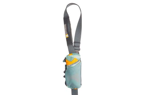 La bolsa para perros Stash Bag Mini™ de Ruffwear es ideal para acoplar en la correa y llevar premios mountains 6