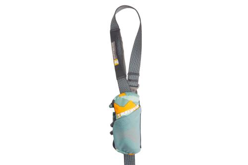 La bolsa para perros Stash Bag Mini™ de Ruffwear es ideal para acoplar en la correa y llevar premios mountains 2