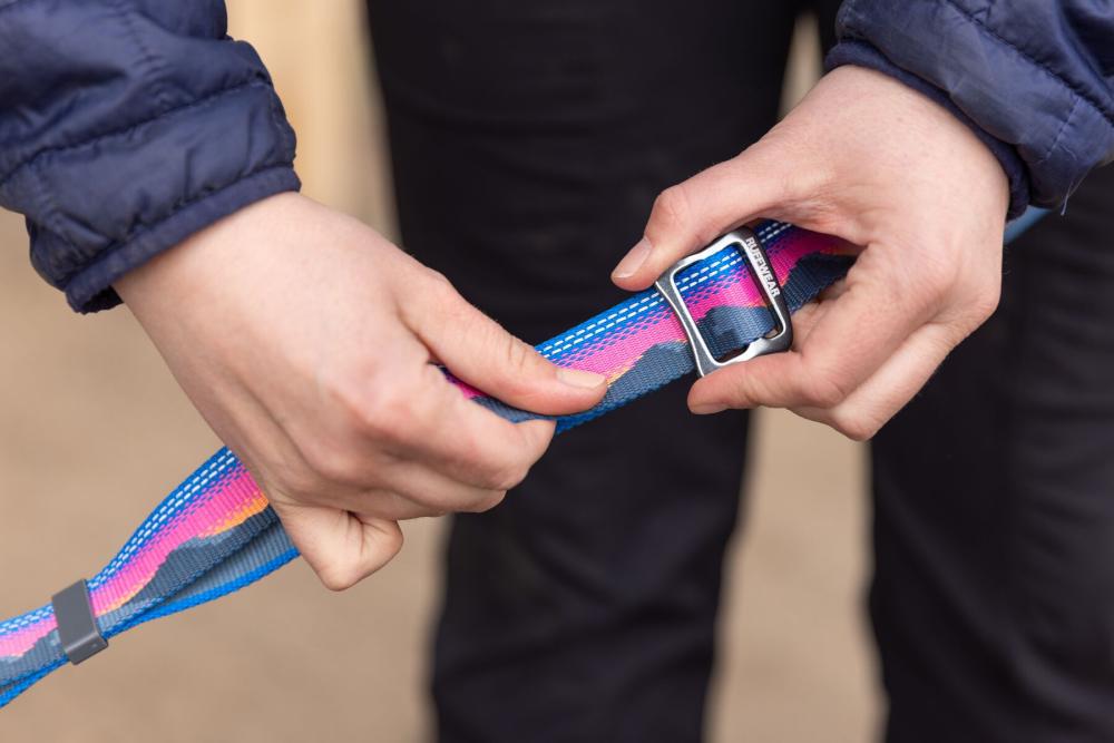 correa reflectante regulable  para perros Crag EX™ Ruffwear. ejemplo 1