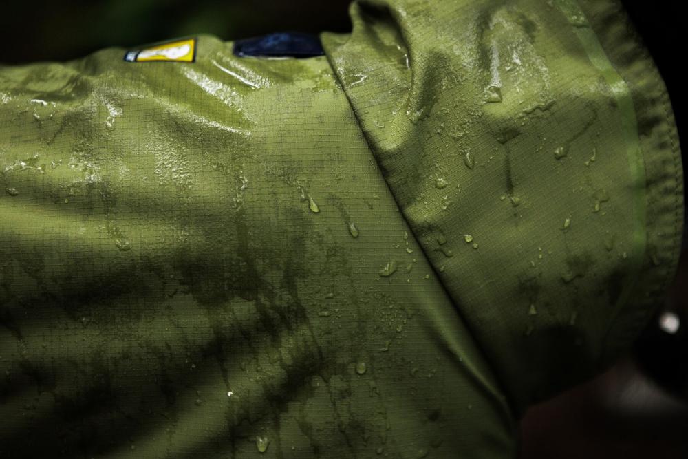 Chubasquero para perros Ruffwear SUN SHOWER™ COVERALL Amarillo. Imagen 6