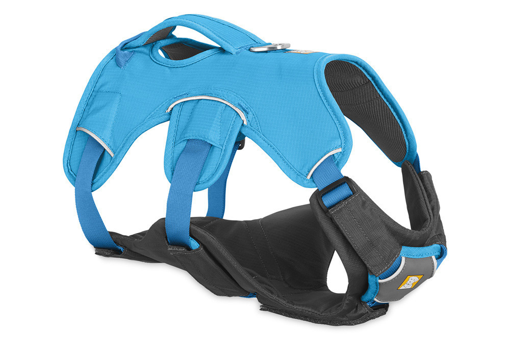 El protector para arneses Ruffwear BRUSH GUARD™ aporta un acolcahdo extra al arnes del perro. toma 2