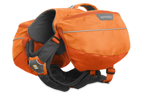 El protector para arneses Ruffwear BRUSH GUARD™ aporta un acolcahdo extra al arnes del perro. toma 3