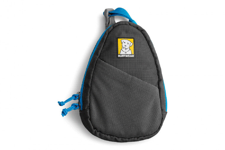 La bolsa para perros Stash Bag™ de Ruffwear es ideal para acoplar en la correa y llevar premios toma 1