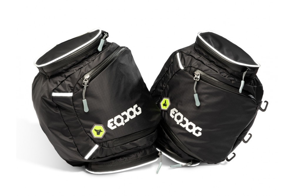 mochila alforja para perros Eqdog FLEX PACK™ II negro ajuste y funcionalidad para que sea confortable  toma 1