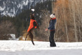 abrigo para perros Ruffwear QUINZEE™ rojo ultraligero y empacable, mantiene caliente en invierno, nieve, senderismo toma 7