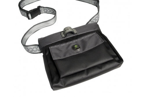 bolsa para premios CLICK'N TREAT de Eqdog con múltiples características. Nylon de alta calidad, fácil de abrir/cerrar toma 1 bolsa para premios CLICK'N TREAT de Eqdog con múltiples características. Nylon de alta calidad, fácil de abrir/cerrar toma 1