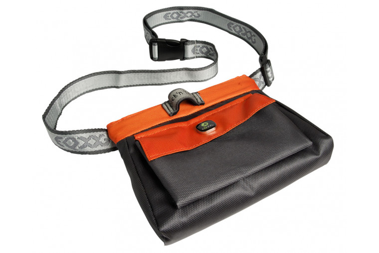 bolsa para premios CLICK'N TREAT de Eqdog con múltiples características. Nylon de alta calidad, fácil de abrir/cerrar toma 1 2