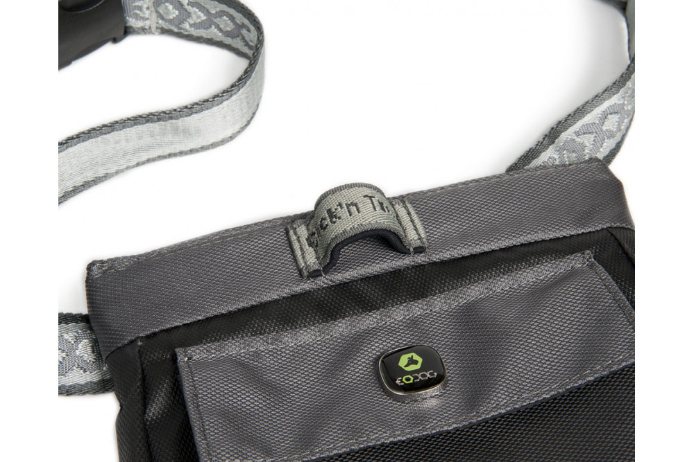 bolsa para premios CLICK'N TREAT de Eqdog con múltiples características. Nylon de alta calidad, fácil de abrir/cerrar toma 4 bolsa para premios CLICK'N TREAT de Eqdog con múltiples características. Nylon de alta calidad, fácil de abrir/cerrar toma 4