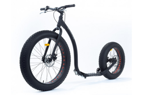 Patinete Kickbike Fat max. Patinetes y scooters para utilizar con perros en bikejoring por montaña, con perros. toma 1