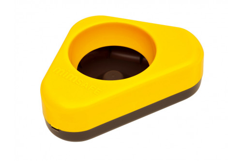 Práctico para  los transportines por su forma. El bebedero incluye sistema anti-derrame, su forma permite fijarlo toma1