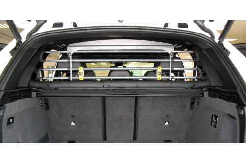 La barrera separador de seguridad para perros en coches VarioBarrier MIMSafe (Suecia) está ensayada en test de impacto toma 3