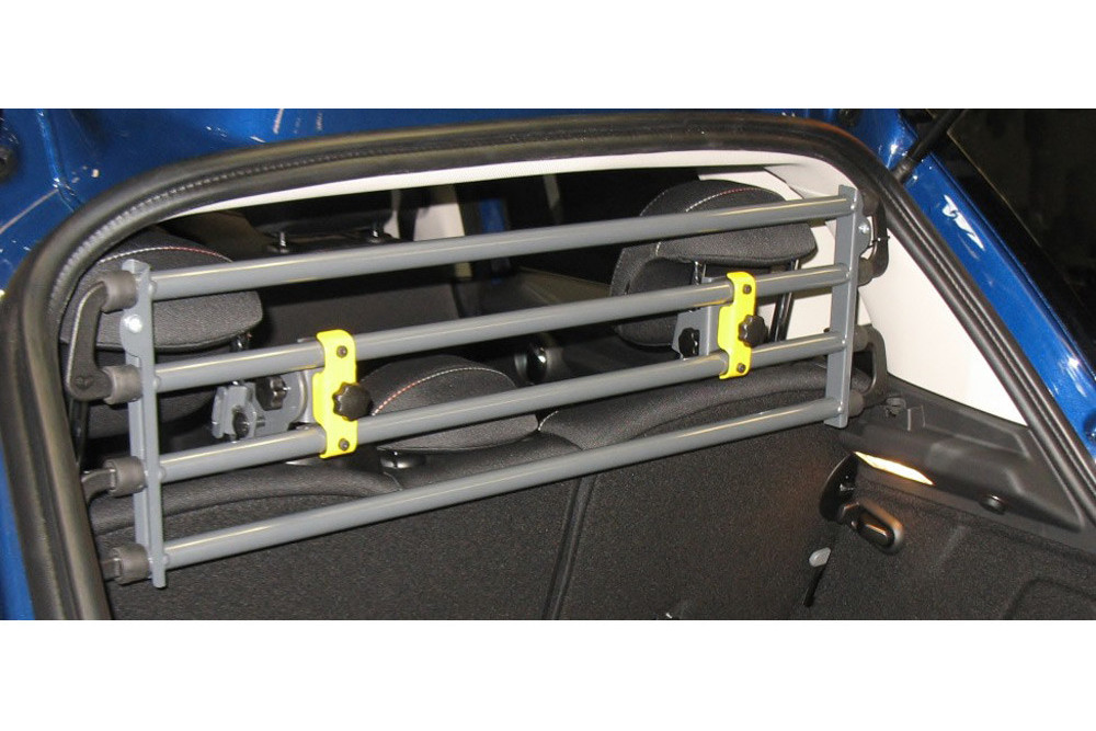 La barrera separador de seguridad para perros en coches VarioBarrier MIMSafe (Suecia) está ensayada en test de impacto toma 4