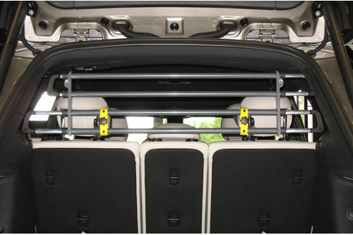 La barrera separador de seguridad para perros en coches VarioBarrier MIMSafe (Suecia) está ensayada en test de impacto toma 5