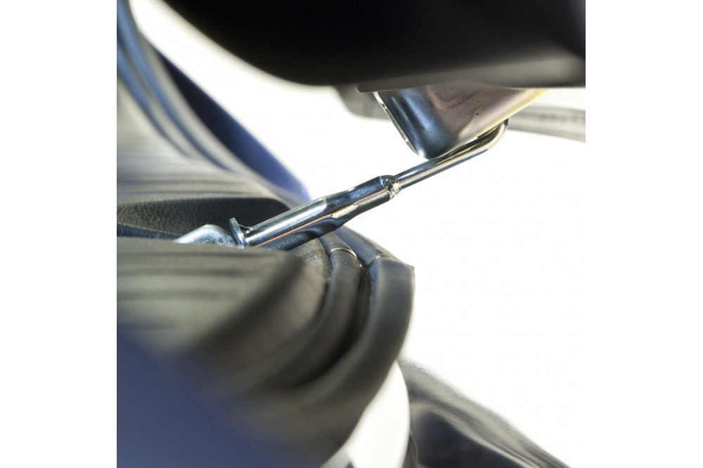 gancho maletero AiringHook de MIMSafe  ideal para dejar  abierto el maletero y que el perro este ventilado y evite calor toma 2