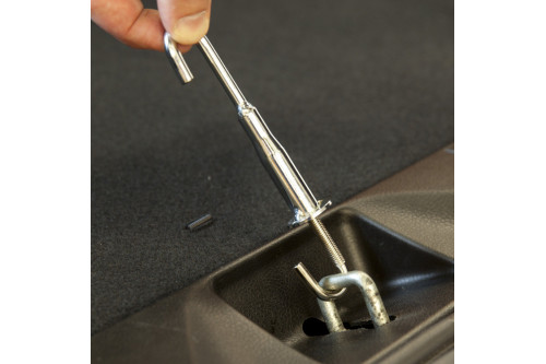 gancho maletero AiringHook de MIMSafe  ideal para dejar  abierto el maletero y que el perro este ventilado y evite calor toma 4