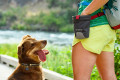 bolsa de premios para perros Treat Trader™ Ruffwear práctica y funcional para llevar premios chuches en paseos o entrenos toma 8