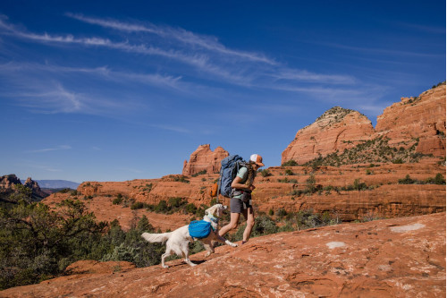 mochila alforja para perros Ruffwear Approach™ Pack 2022 Naranja ajuste y funcionalidad para que lleve cómodo la carga toma 14
