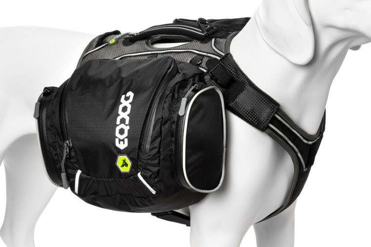 mochila alforja para perros Eqdog FLEX PACK™ negro ajuste y funcionalidad para que tu perro lleve cómodamente la carga. toma 1