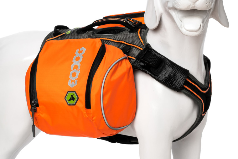 mochila alforja para perros Eqdog FLEX PACK™ compact naranja ajuste y funcionalidad para que sea confortable  toma 1